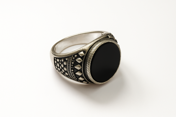 Zilvara Veer Sterling Signet Ring – Onyx Edition