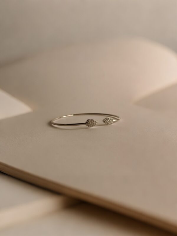 Zilvara Nitya Dewdrop Bracelet
